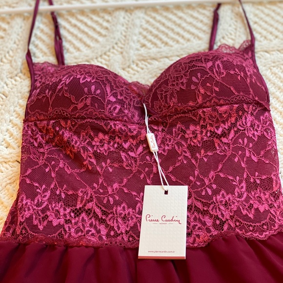 NWT Short Red Dress with Lace 😍 - Picture 3 of 5